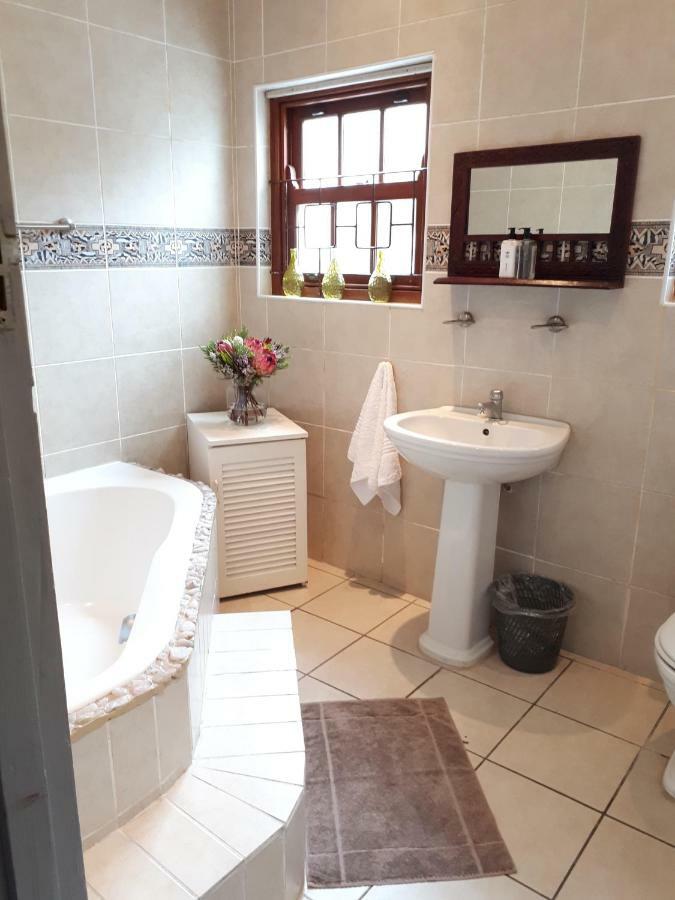Knysna N2 Lodge Екстер'єр фото